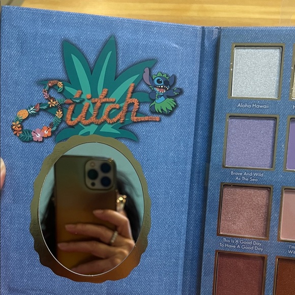#1172+ Disney Stitch Eyeshadow Palette - Picture 4 of 6